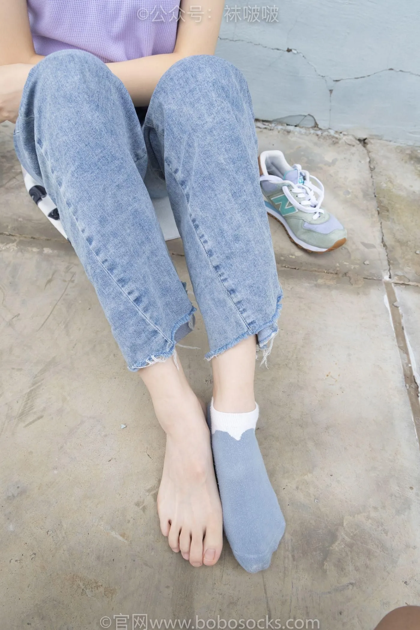 [BoBoSocks袜啵啵]NO.020 熊熊-NB运动鞋、蓝色短棉袜（踩脏）、裸足 [150P]插图8